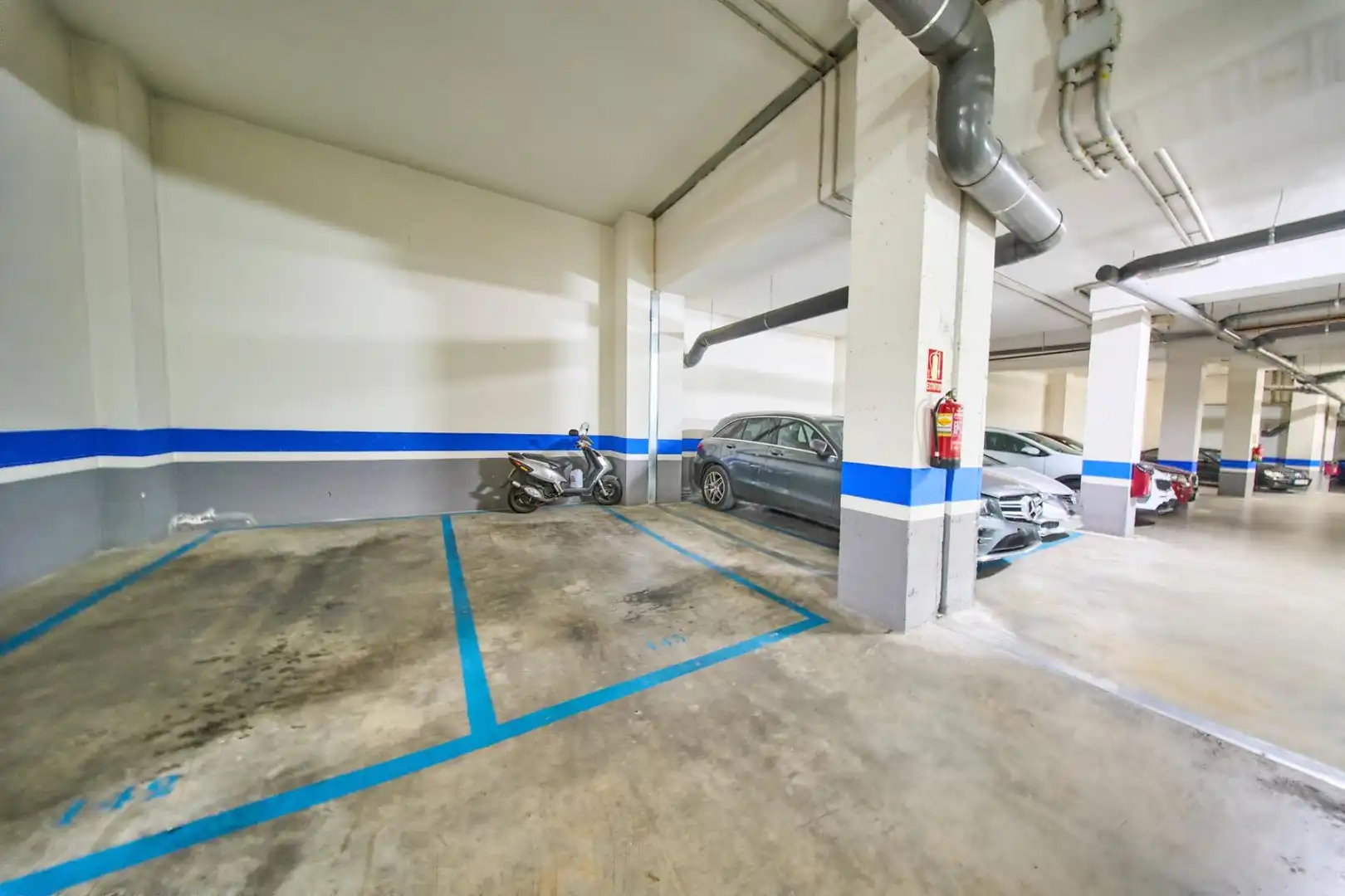 Parkplatz von Wohnung zum Verkauf in Granada mit Heizung, Privatgarten und Gemeinschaftspool