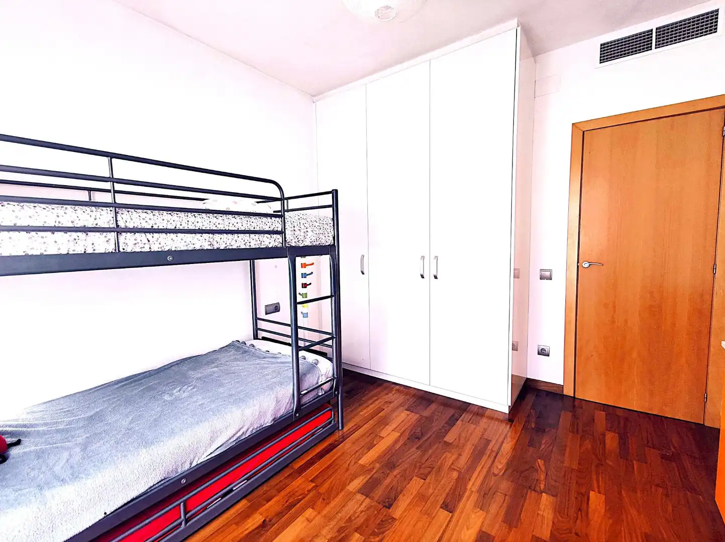 Habitación de Casa o chalet en venta en Barcelona con Aire acondicionado, Parquet y Terraza