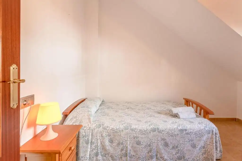 Dormitori de Casa adosada en venda en Valle de Abdalajís amb Terrassa, Moblat i Balcó
