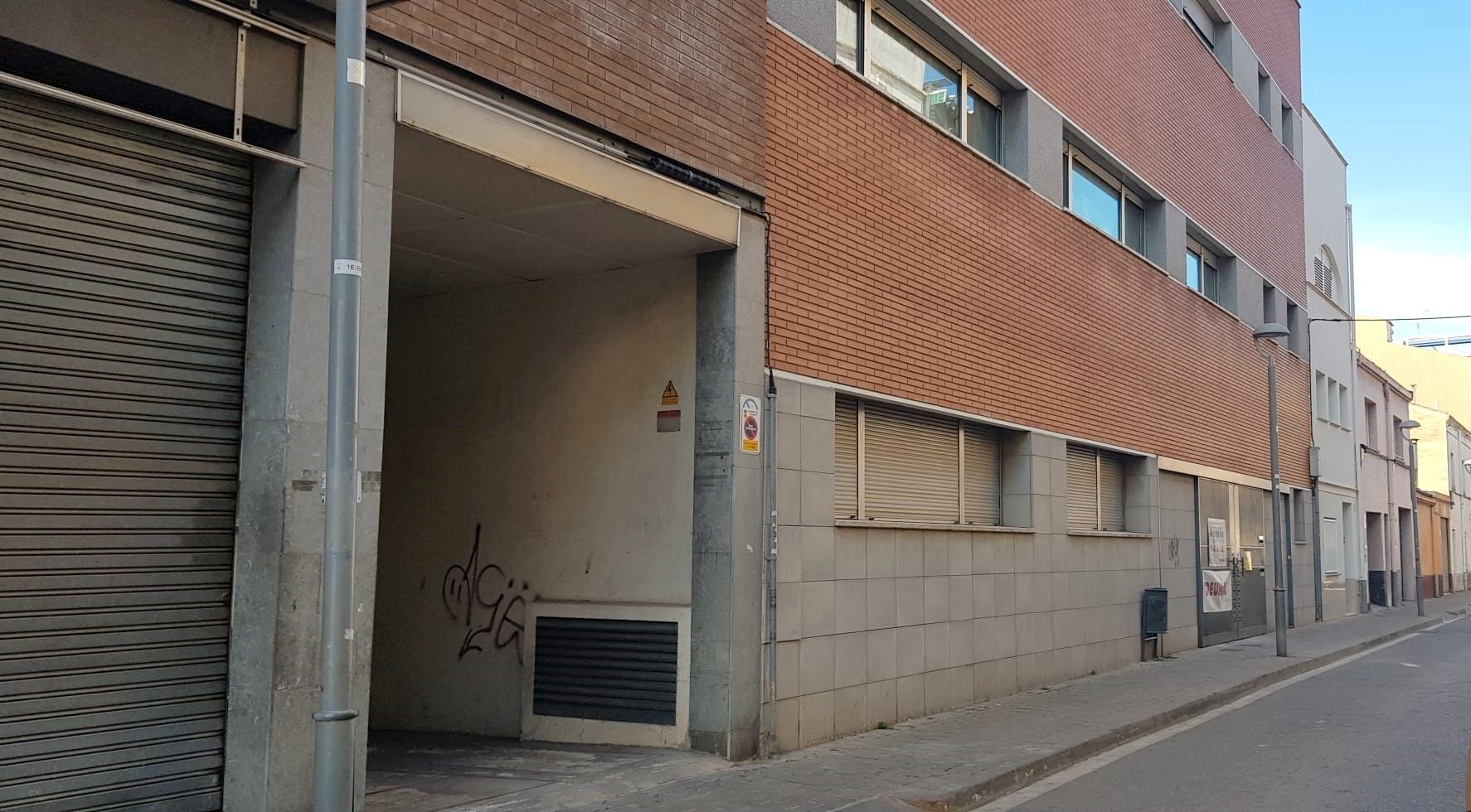 Vista exterior de Garaje en venta en Canovelles