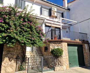 Vista exterior de Casa o xalet en venda en Plasencia amb Terrassa