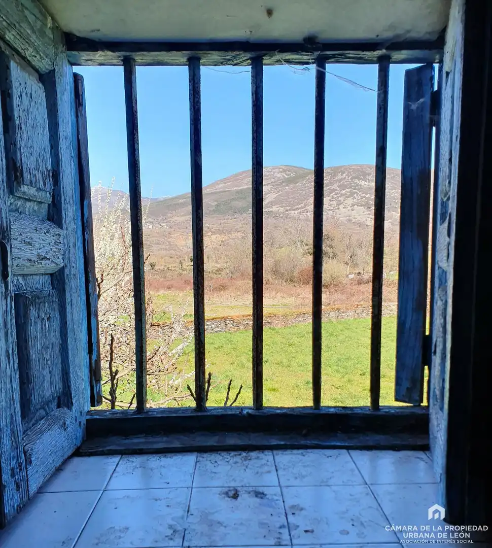 Vista exterior de Casa o chalet en venta en Páramo del Sil