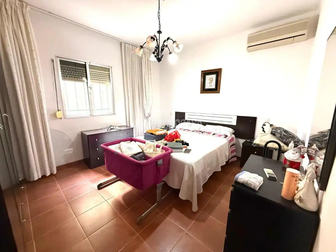Habitación de Casa adosada en venta en San Juan de Aznalfarache