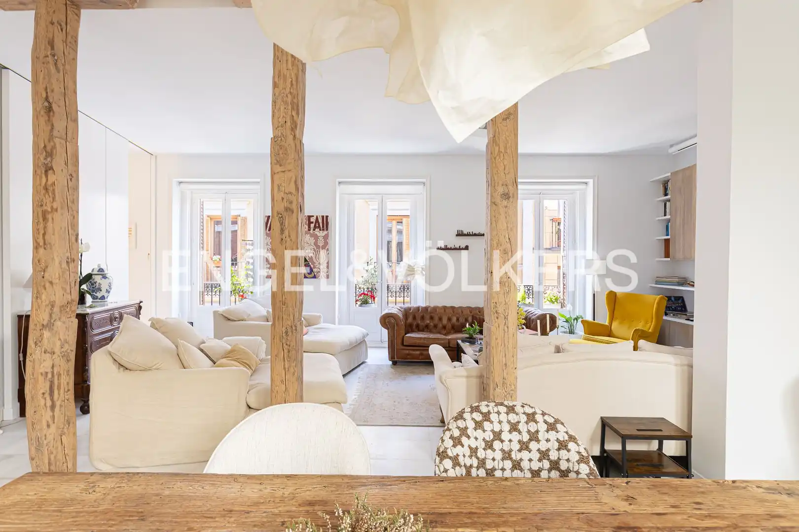 Living room of Flat for sale in Madrid  with Air Conditioner, Heating and Furnished