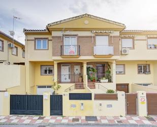Exterior view of Single-family semi-detached for sale in Armilla  with Air Conditioner, Private garden and Terrace