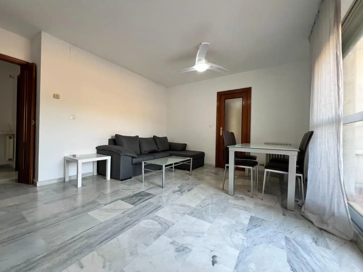 Sala d'estar de Pis de lloguer en Granada amb Calefacció, Terrassa i Moblat