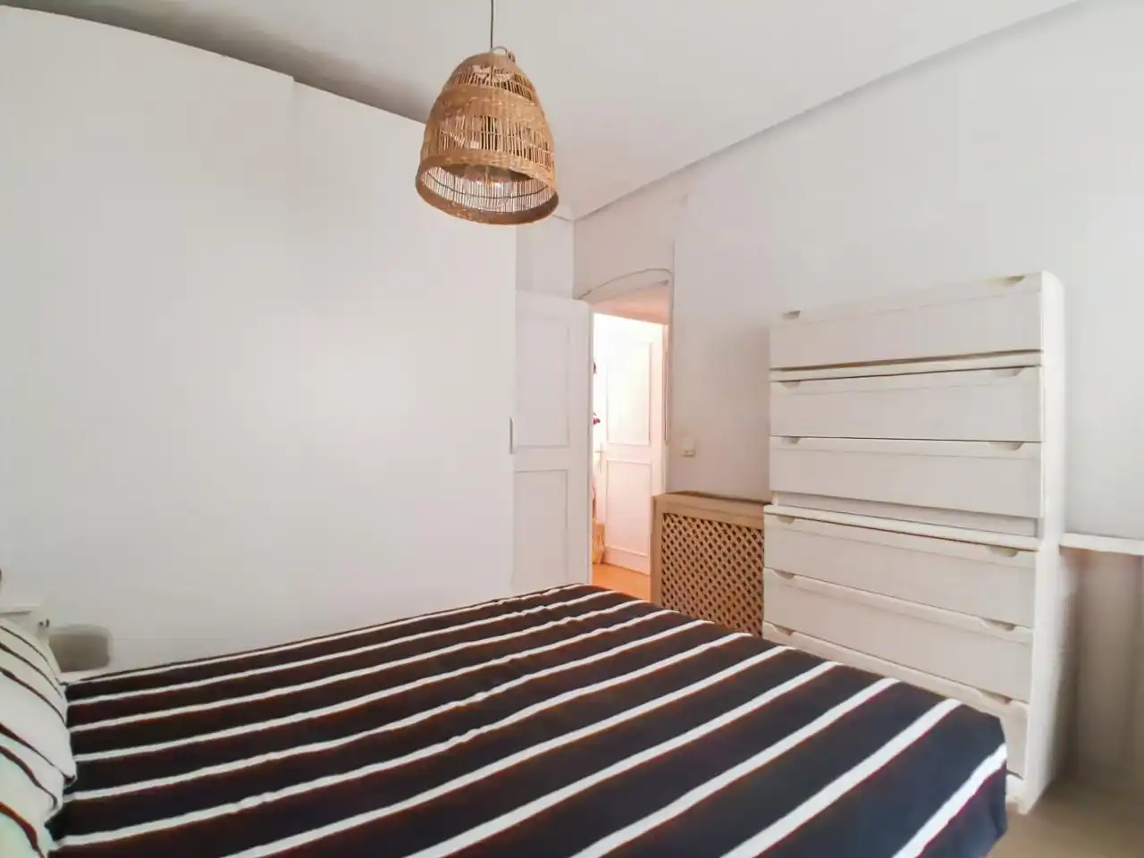 Habitación de Planta baja en venta en Madrid con Calefacción