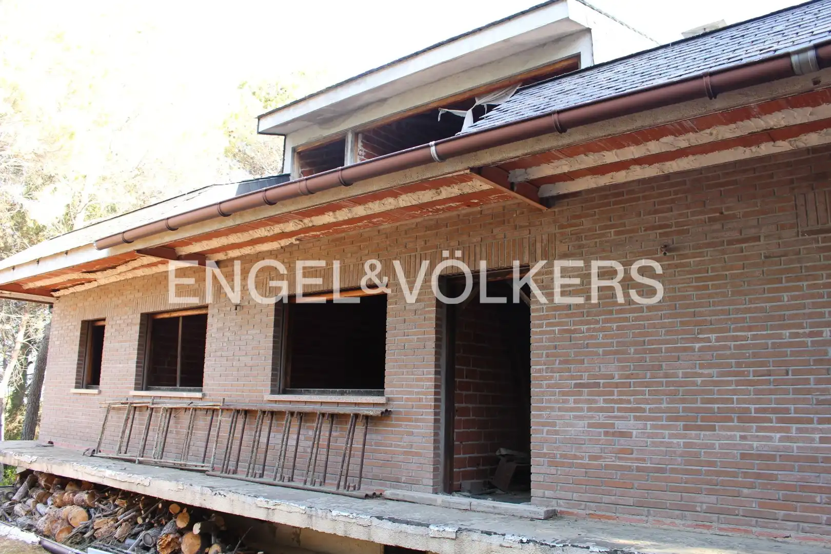 Vista exterior de Casa o chalet en venta en Cabanillas de la Sierra con Calefacción, Jardín privado y Piscina