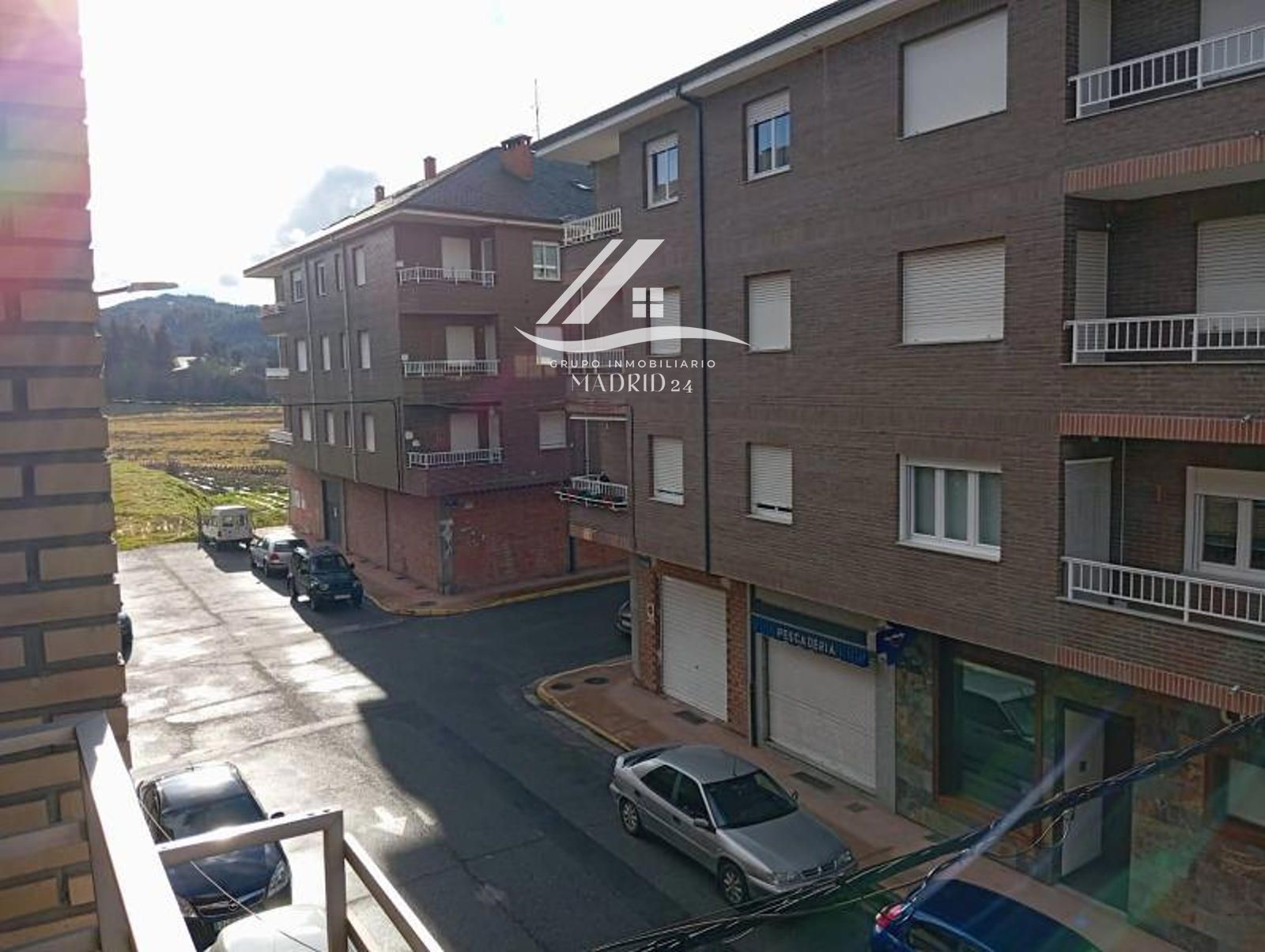 Vista exterior de Pis en venda en Vega de Espinareda amb Calefacció i Terrassa