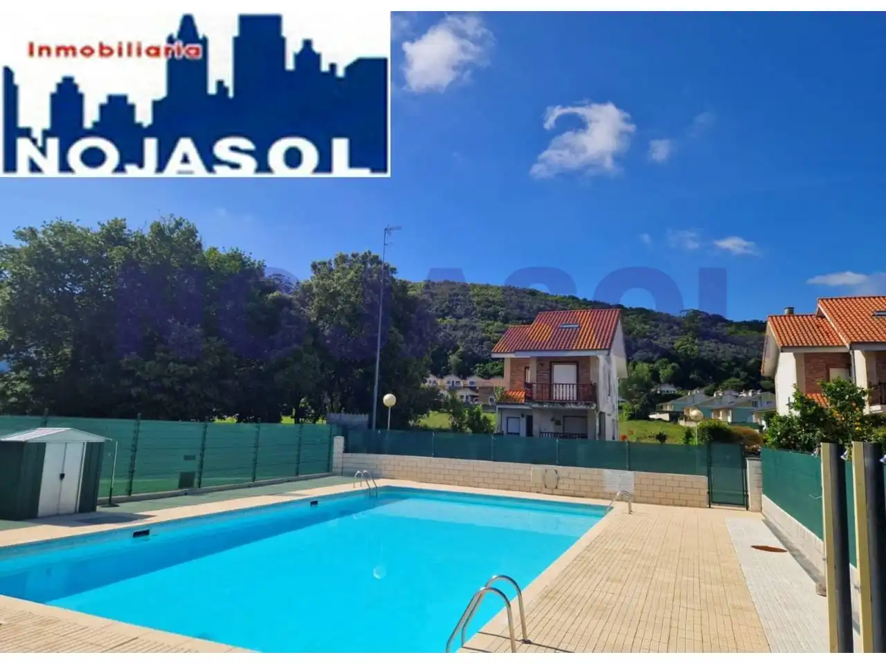 Schwimmbecken von Einfamilien-Reihenhaus zum Verkauf in Argoños  mit Heizung, Privatgarten und Terrasse