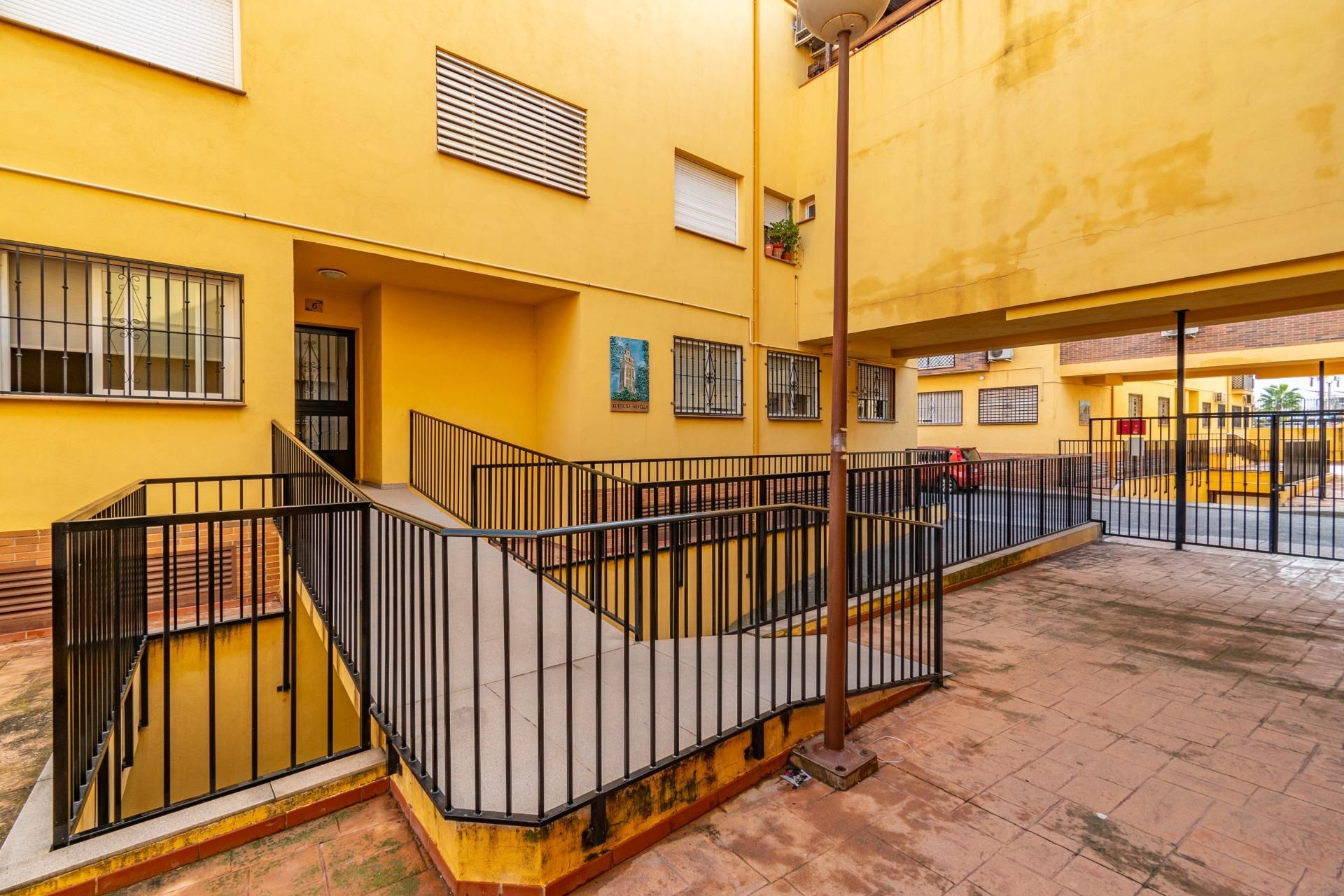 Vista exterior de Apartamento en venta en Las Gabias con Calefacción