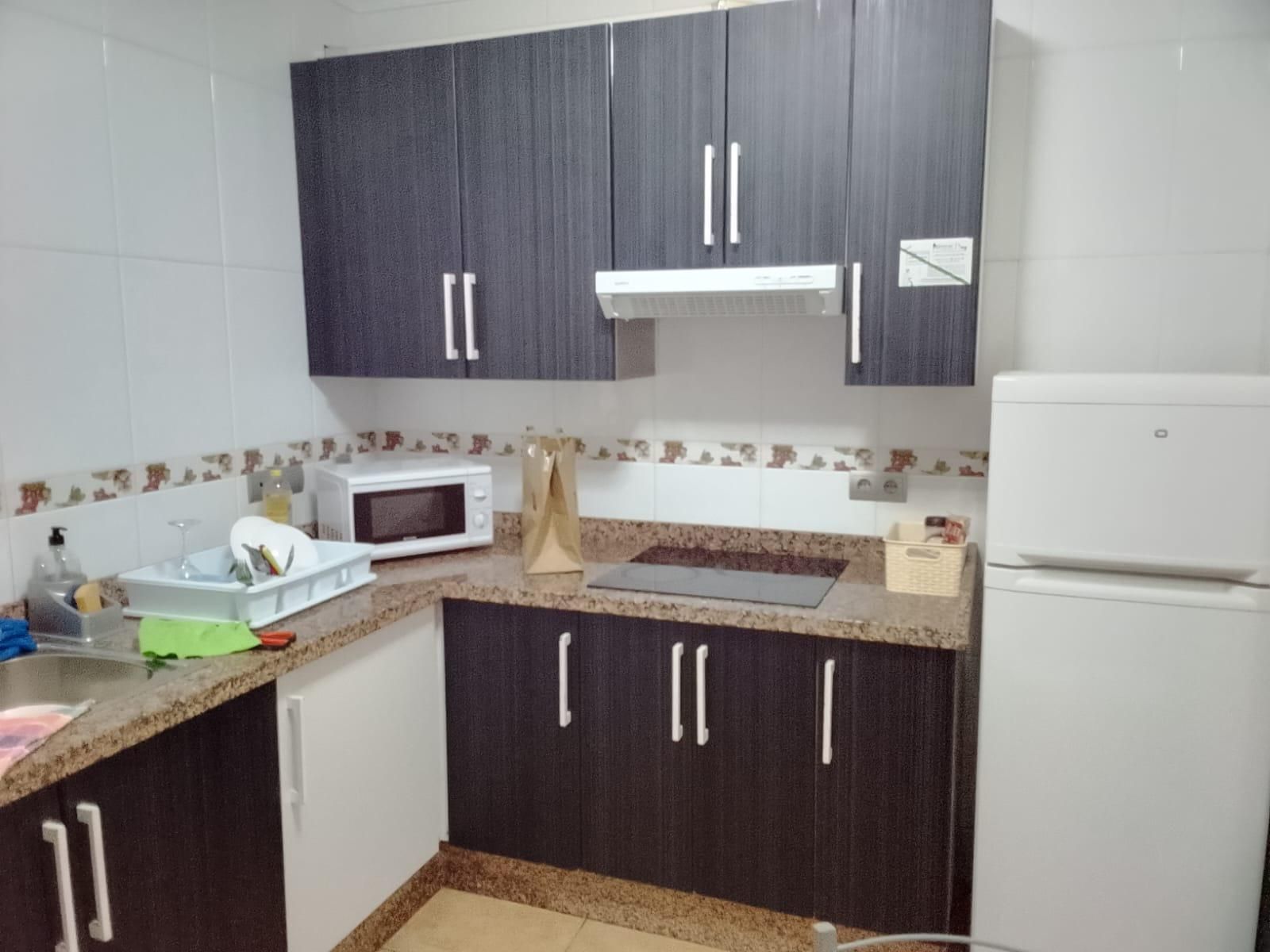 Cuina de Pis de lloguer en Roquetas de Mar amb Aire condicionat i Terrassa