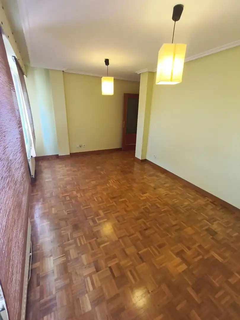 Sala d'estar de Pis en venda en Burgos amb Calefacció i Traster