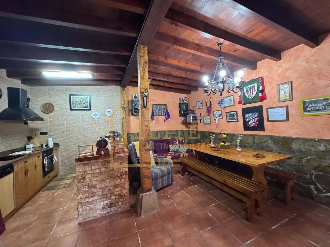 Houses for sale in Castro-Urdiales  with Air Conditioner, Heating and Storage room