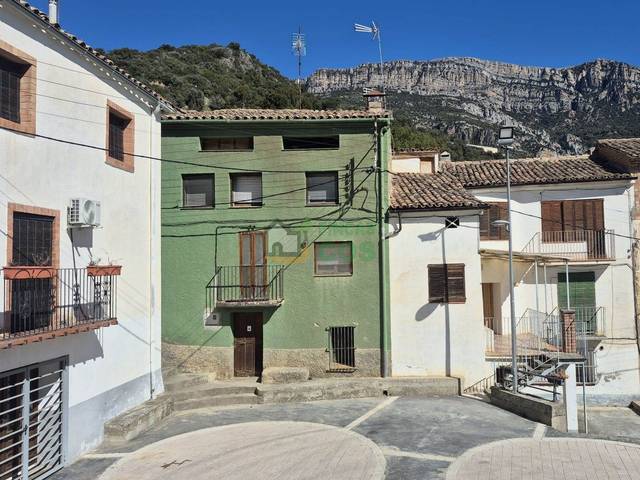 Casa-chalet en Venta en Plaza Esglesia-Raval en Camarasa