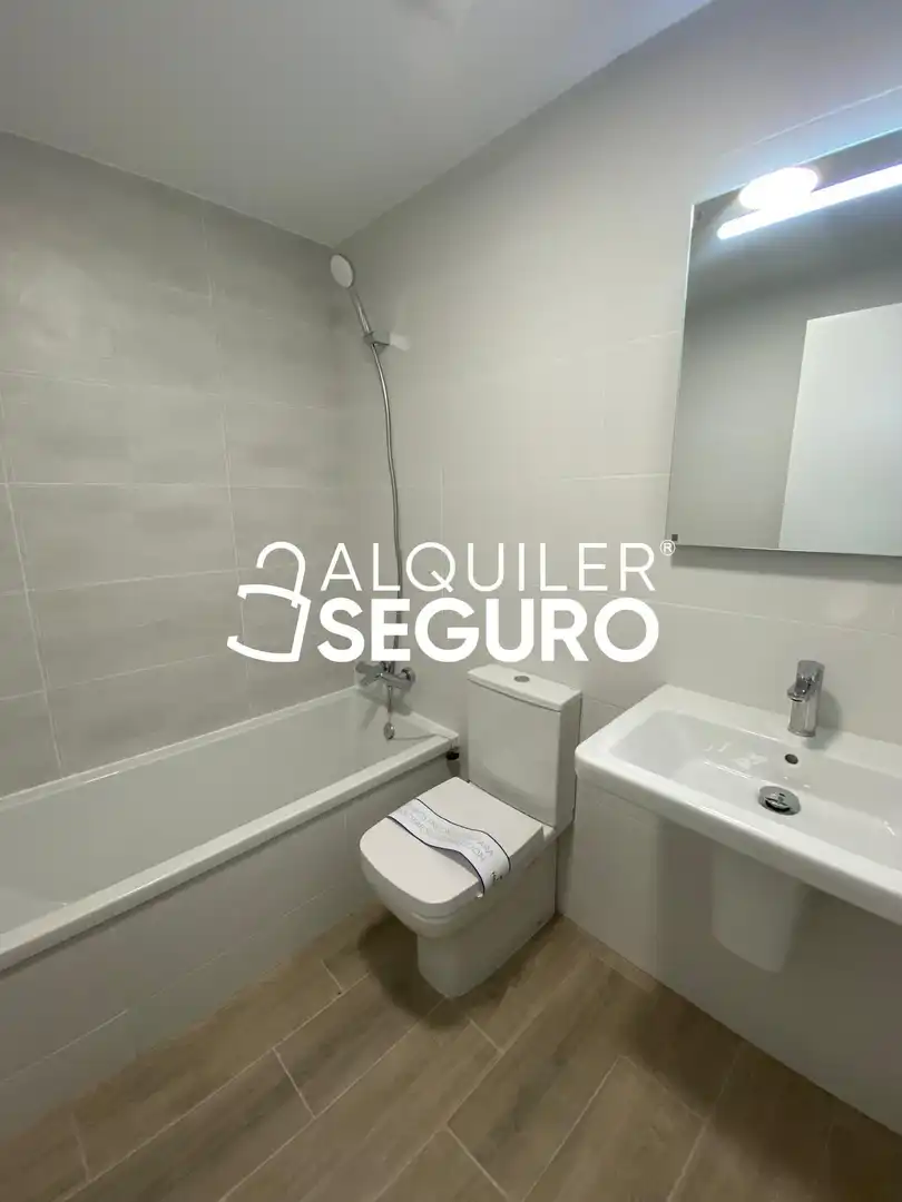 Bathroom of Flat for rent in Guadalajara  with Heating, Terrace and Storage room