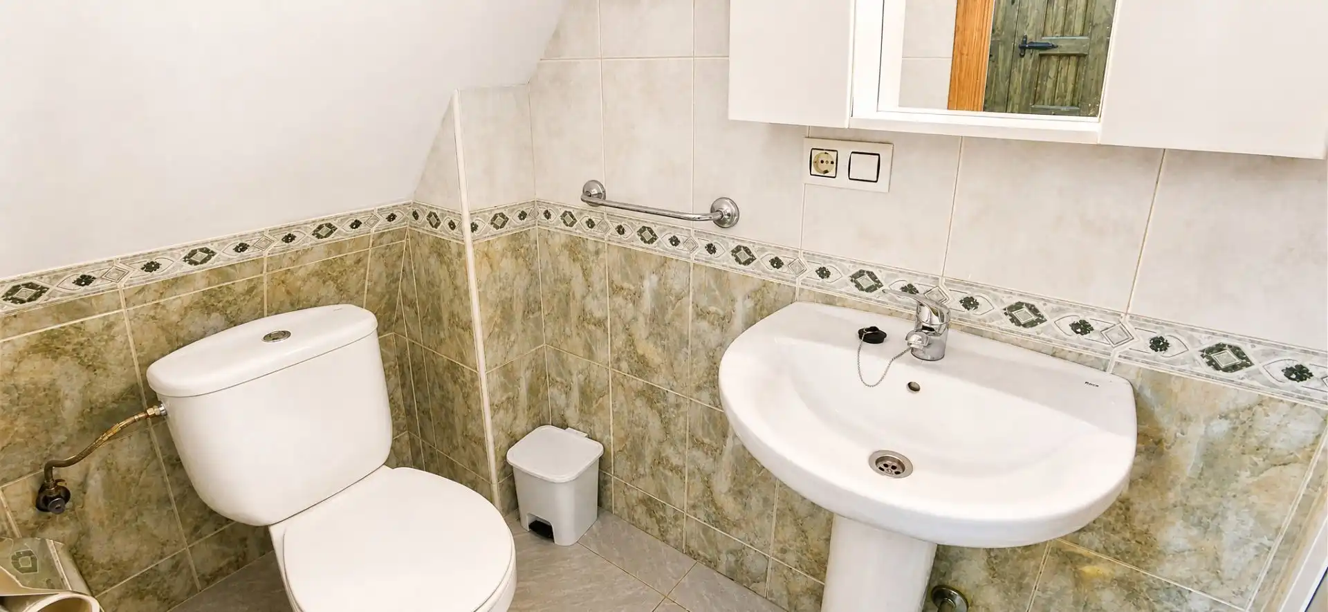 Bathroom of Houses for sale in Losar de la Vera  with Air Conditioner, Terrace and Furnished