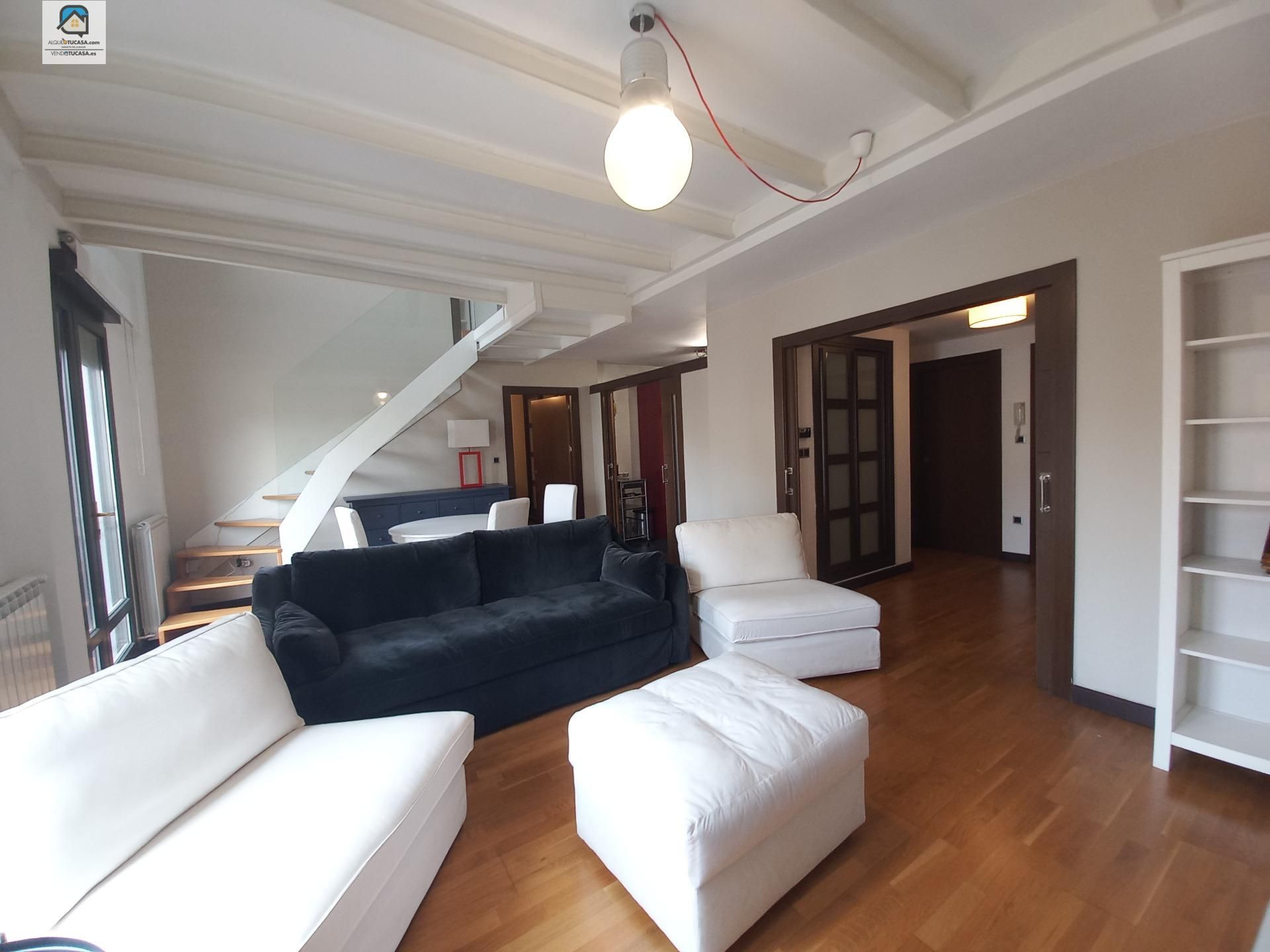 Sala d'estar de Dúplex de lloguer en Valladolid Capital amb Calefacció