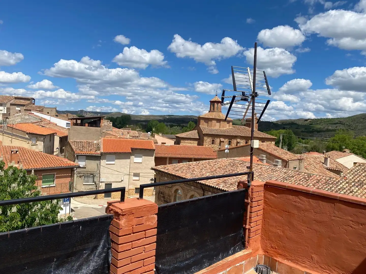Vista exterior de Finca rústica en venda en Villanueva de Jiloca amb Jardí privat