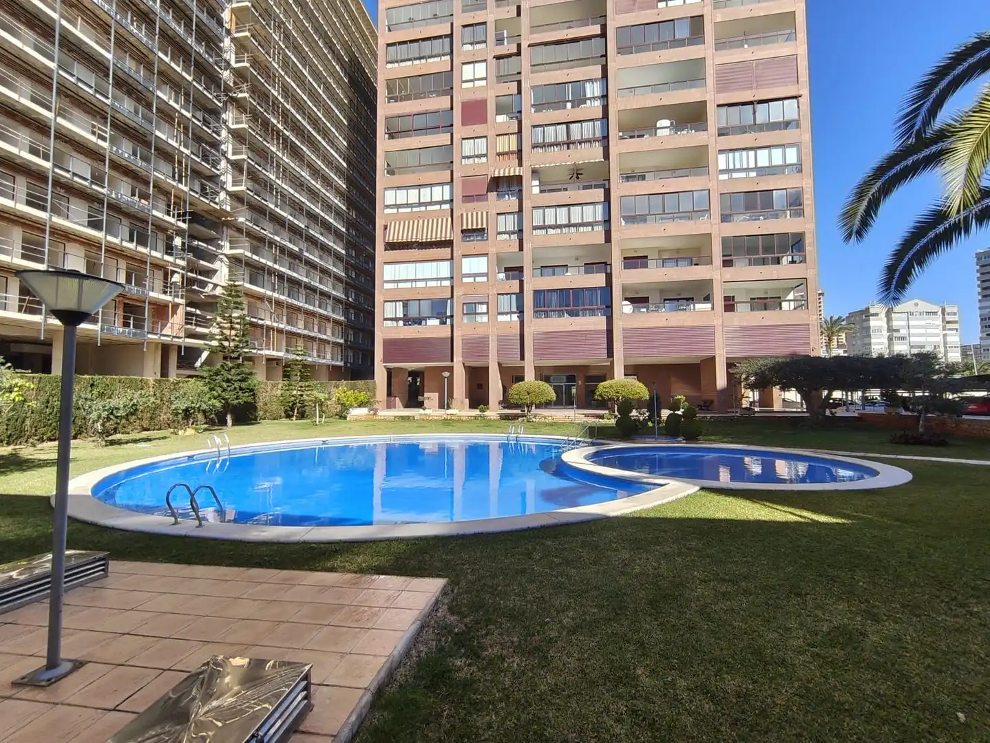 Schwimmbecken von Wohnungen zum Verkauf in Villajoyosa / La Vila Joiosa mit Klimaanlage, Heizung und Privatgarten