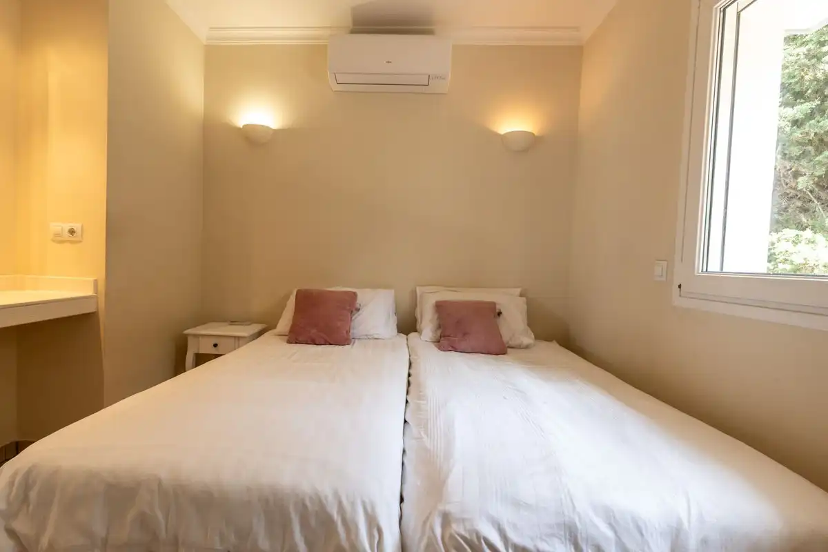 Dormitori de Casa o xalet en venda en Mijas amb Aire condicionat, Jardí privat i Terrassa