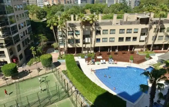 Außenansicht von Wohnung zum Verkauf in Barcelona mit Klimaanlage, Heizung und Terrasse