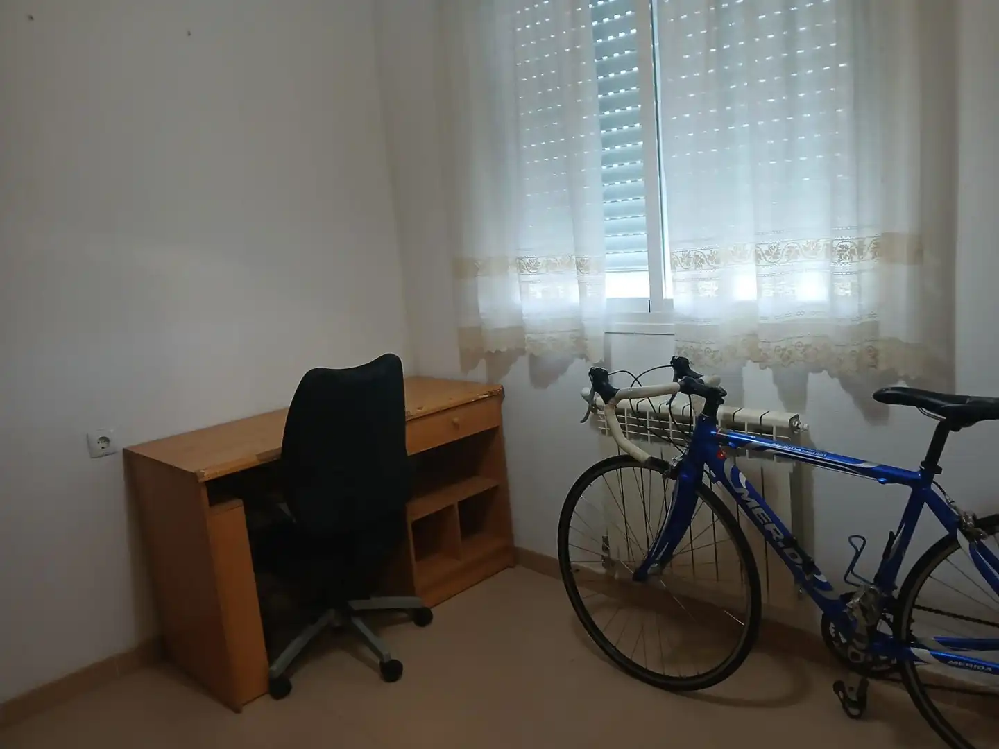 Habitación de Casa adosada en venta en Cáceres con Calefacción, Terraza y Balcón