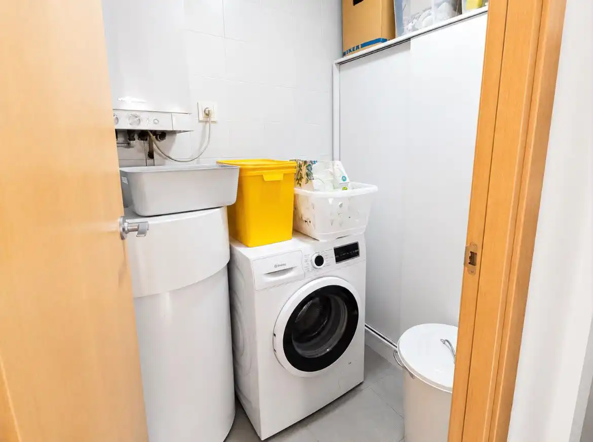 Bathroom of Ground floor for sale in Abrera  with Air Conditioner, Heating and Parquet flooring