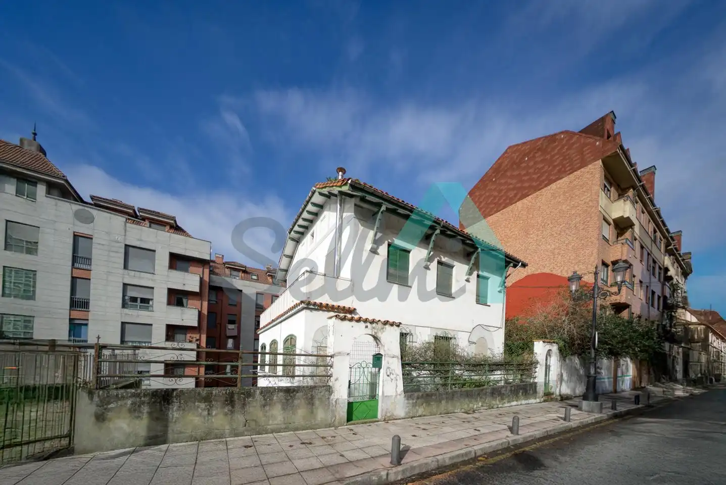 Außenansicht von Residential zum Verkauf in Oviedo 