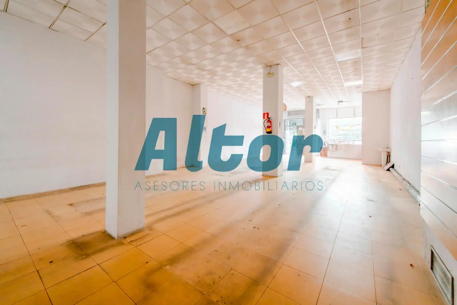 Local comercial en venda a FUENTE CISNEROS 62, imagen 2