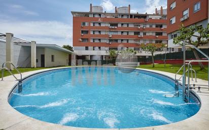 Piscina de Pis en venda en  Jaén Capital
