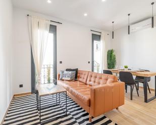 Living room of Flat to rent in  Barcelona Capital  with Air Conditioner, Heating and Balcony