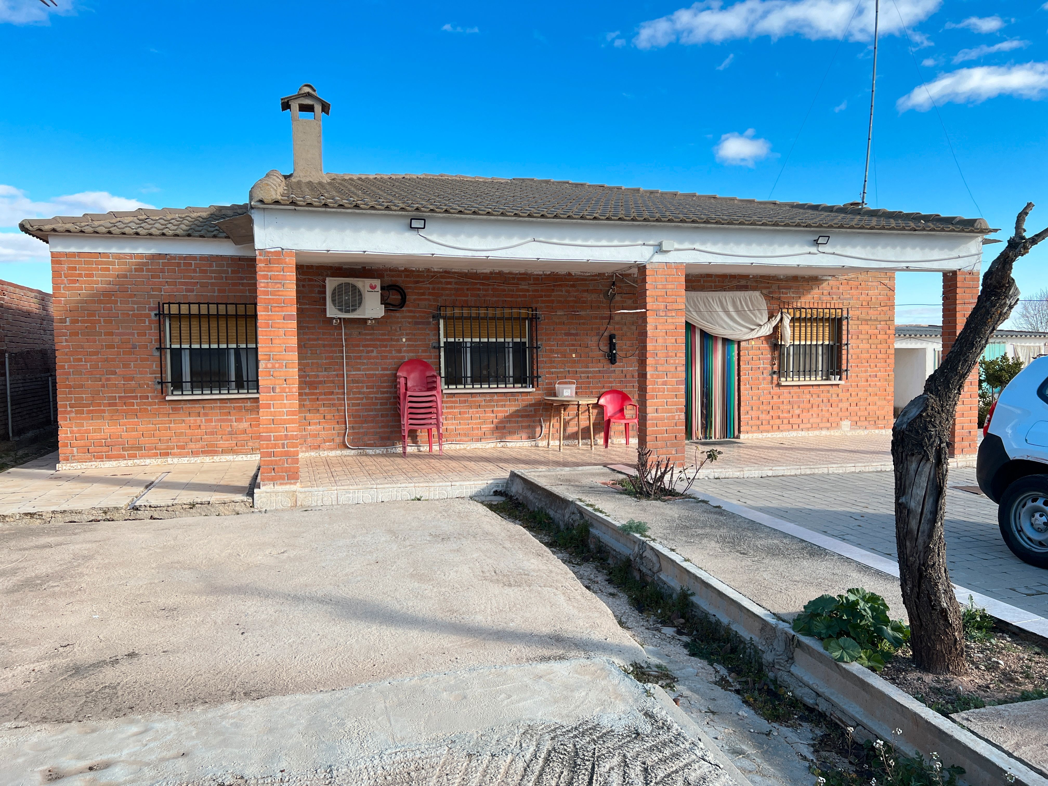 Vista exterior de Casa o xalet en venda en Villafranca de los Caballeros amb Aire condicionat, Terrassa i Traster