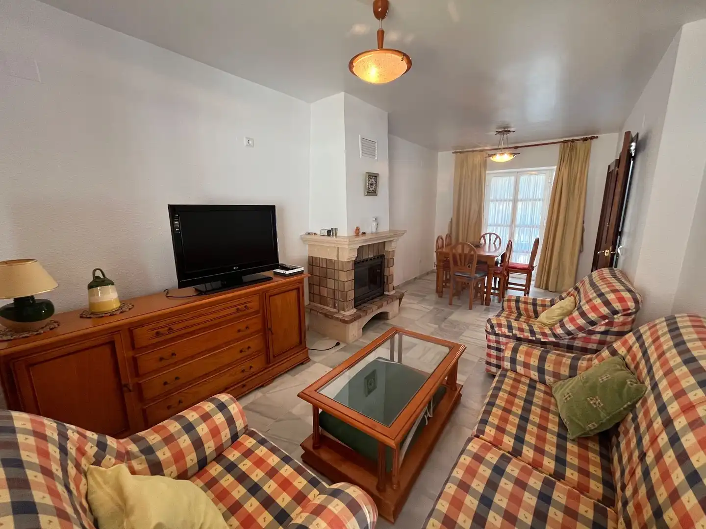 Wohnzimmer von Maisonette zum Verkauf in Chipiona mit Privatgarten, Terrasse und Möbliert