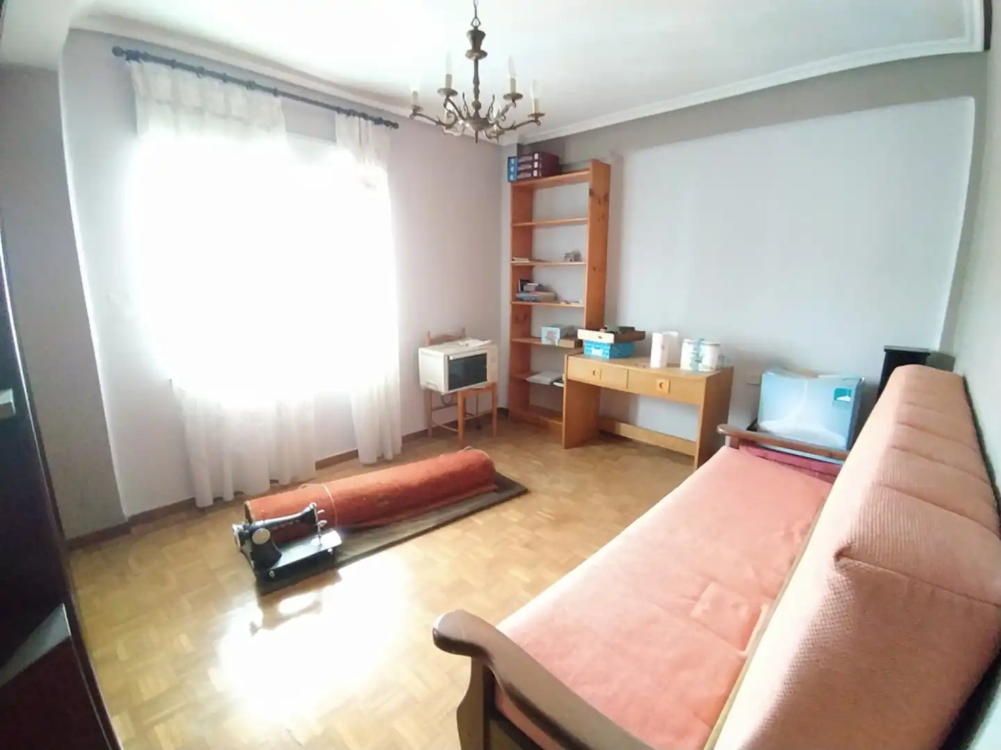 Sala de estar de Piso en venta en Avilés con Parquet