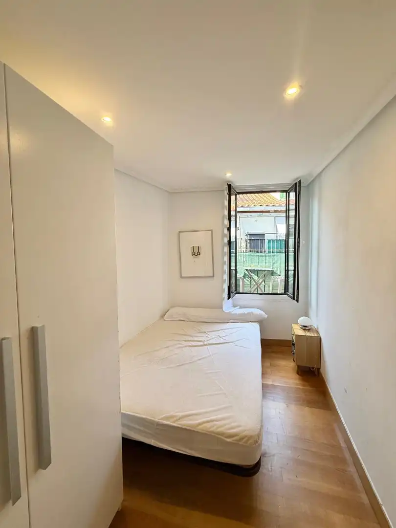 Bedroom of Flat for sale in Donostia - San Sebastián   with Furnished and Balcony