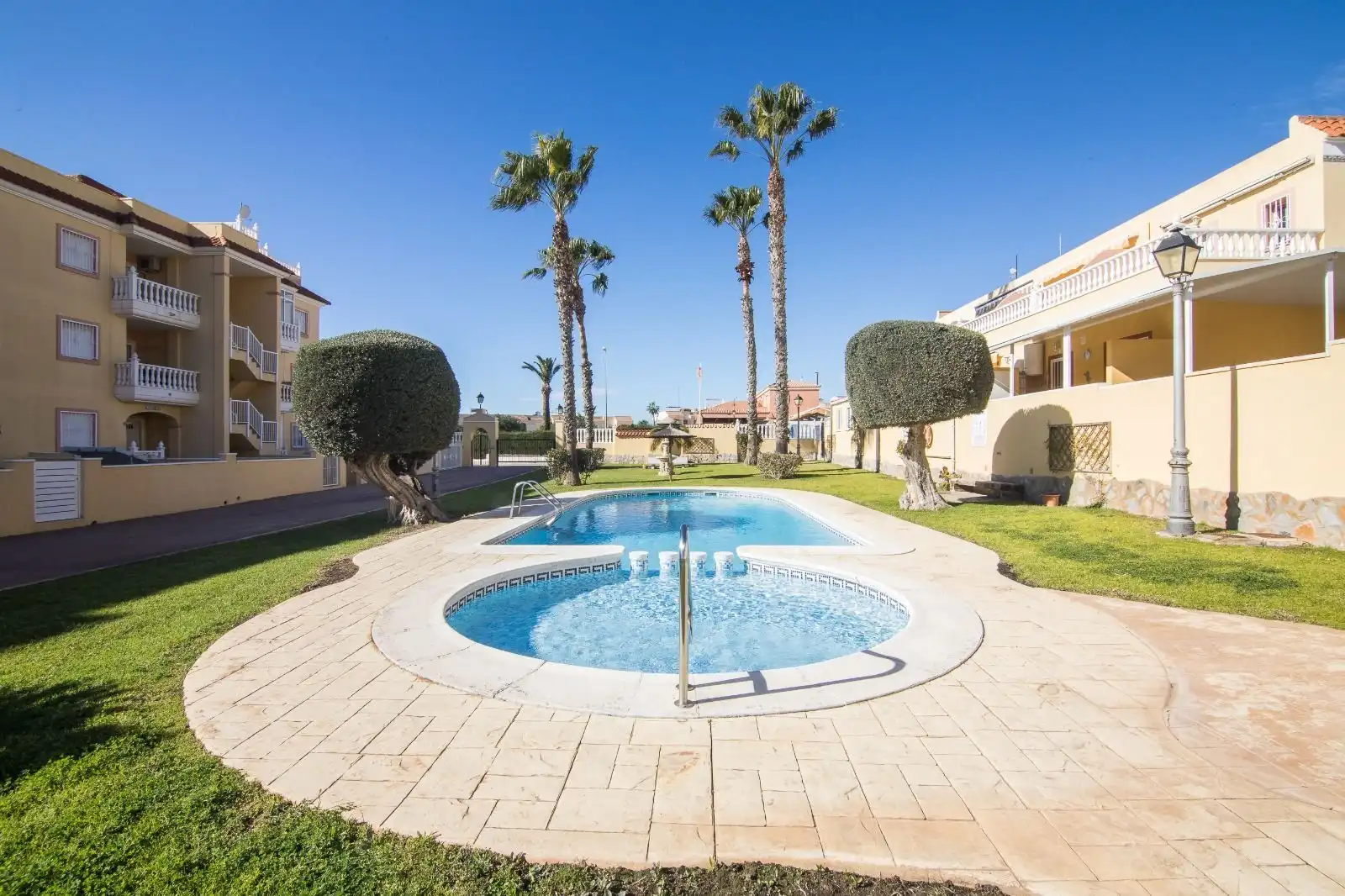 Schwimmbecken von Wohnung zur Miete in Orihuela mit Klimaanlage, Heizung und Terrasse