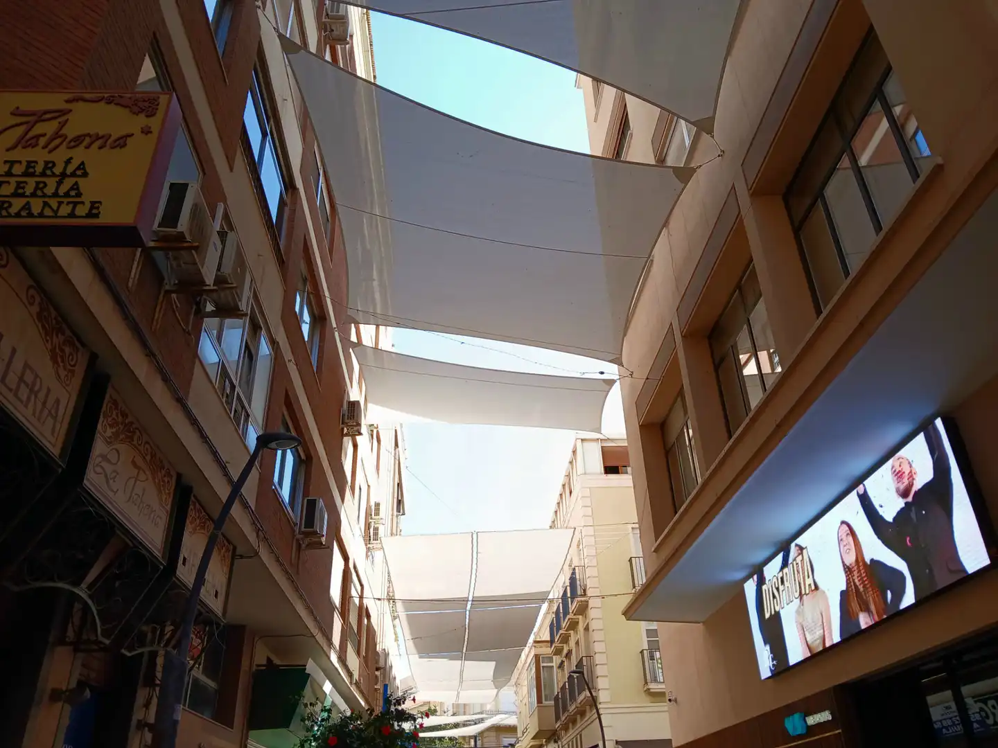 Vista exterior de Piso en venta en Almería con Aire acondicionado, Trastero y Amueblado