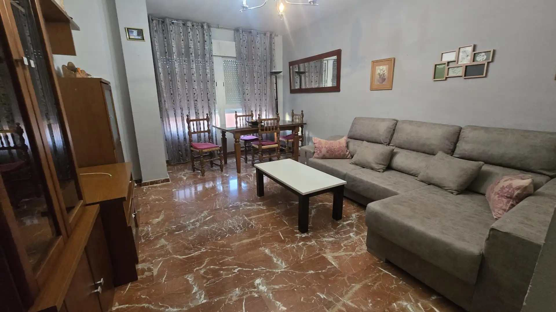 Sala d'estar de Pis en venda en Úbeda amb Calefacció, Moblat i Forn