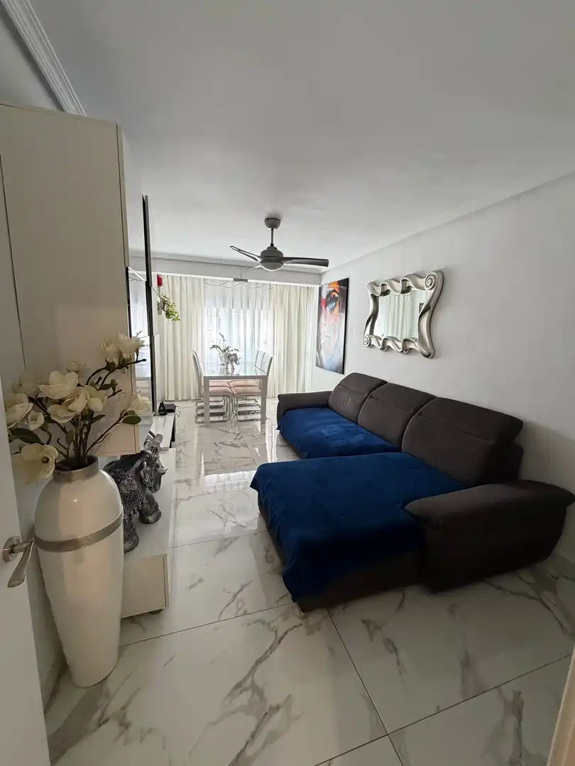Flat for sale in Reyes Católicos