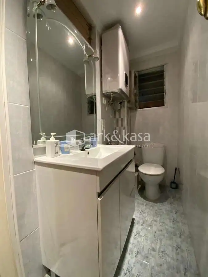 Badezimmer von Wohnung zur Miete in Valencia mit Klimaanlage, Abstellraum und Möbliert