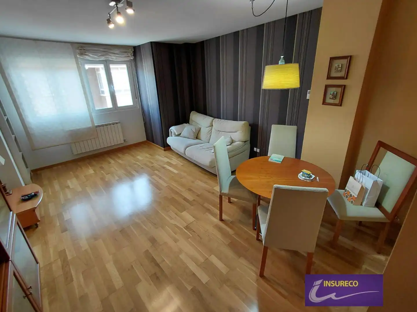Sala de estar de Piso en venta en León Capital  con Calefacción, Parquet y Terraza