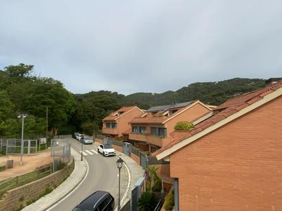 Exterior view of Single-family semi-detached for sale in Sant Andreu de Llavaneres  with Air Conditioner