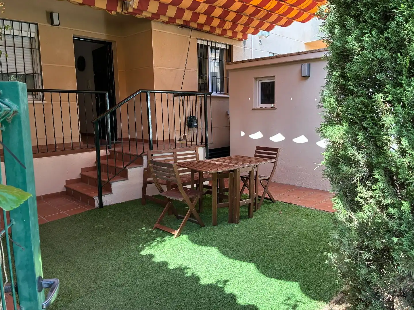 Terrasse von Maisonette zur Miete in Dos Hermanas mit Klimaanlage, Privatgarten und Abstellraum