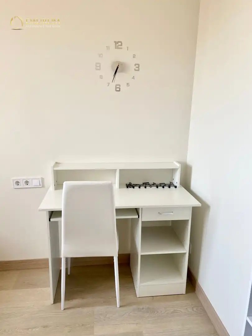 Appartamento con piscina in vendita a CALLE DE VIENA, 1, imagen 24