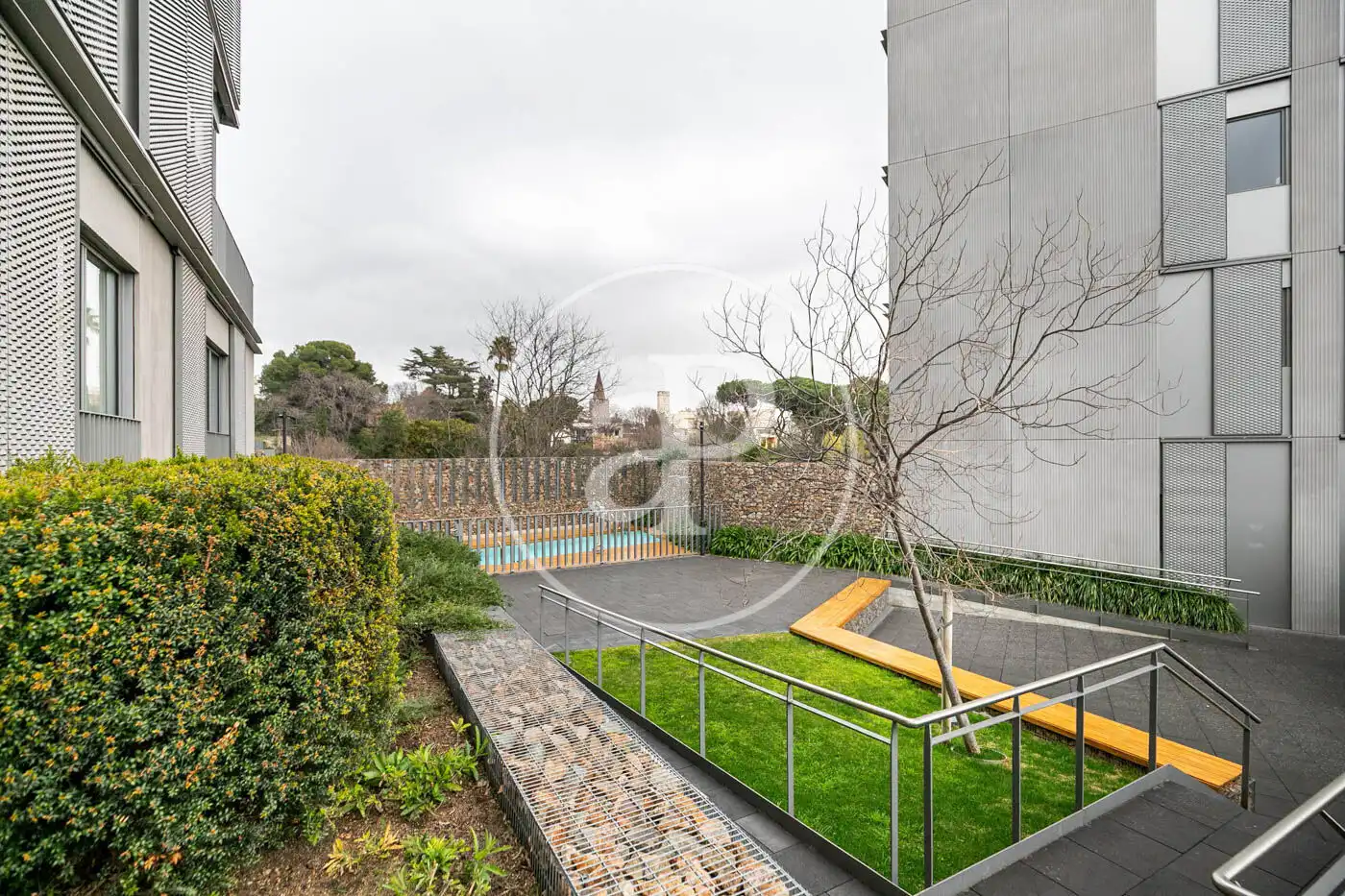 Außenansicht von Wohnung zur Miete in Barcelona mit Klimaanlage, Heizung und Privatgarten