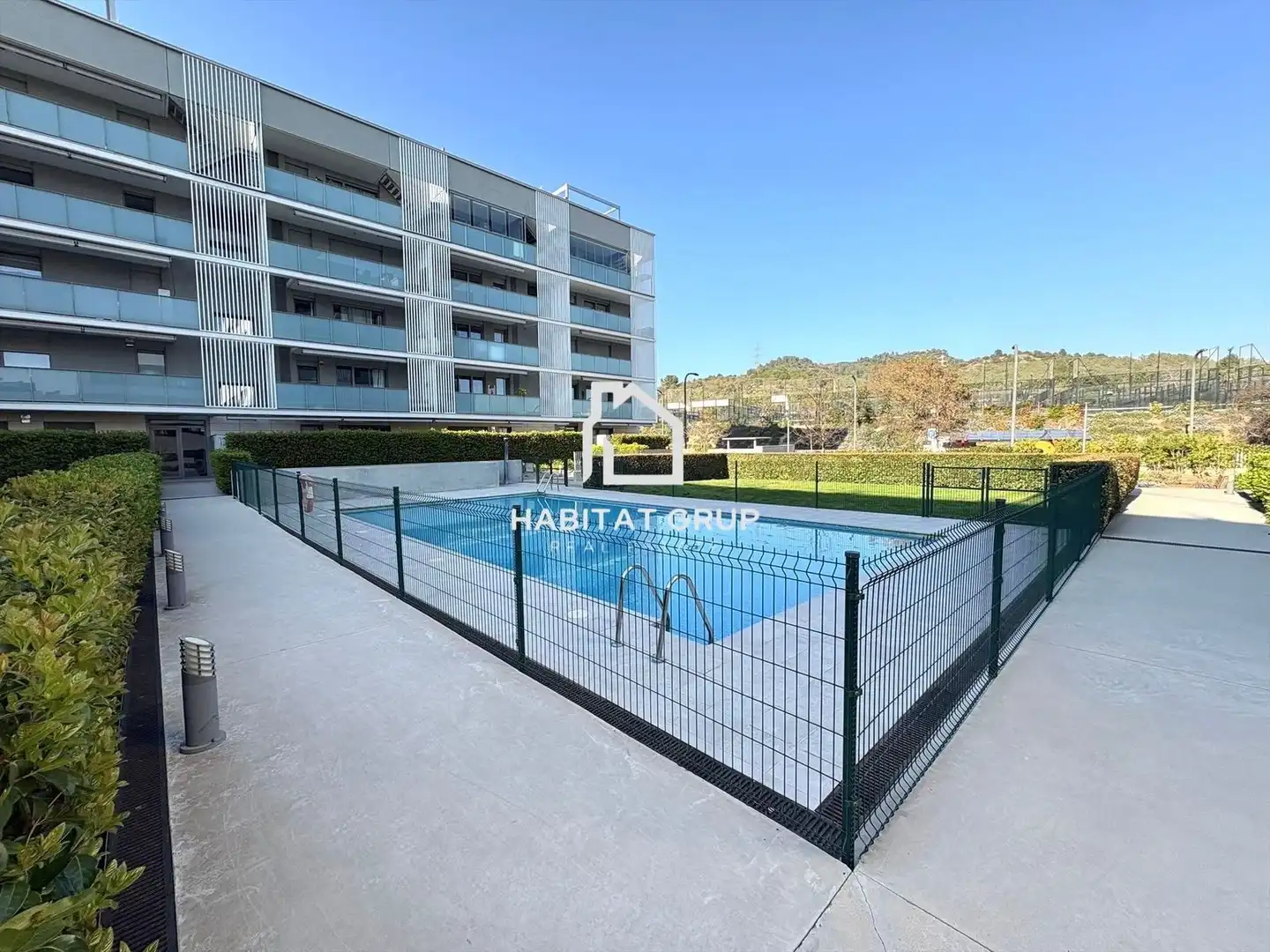 Piscina de Piso en venta en Sant Just Desvern con Calefacción, Terraza y Piscina comunitaria