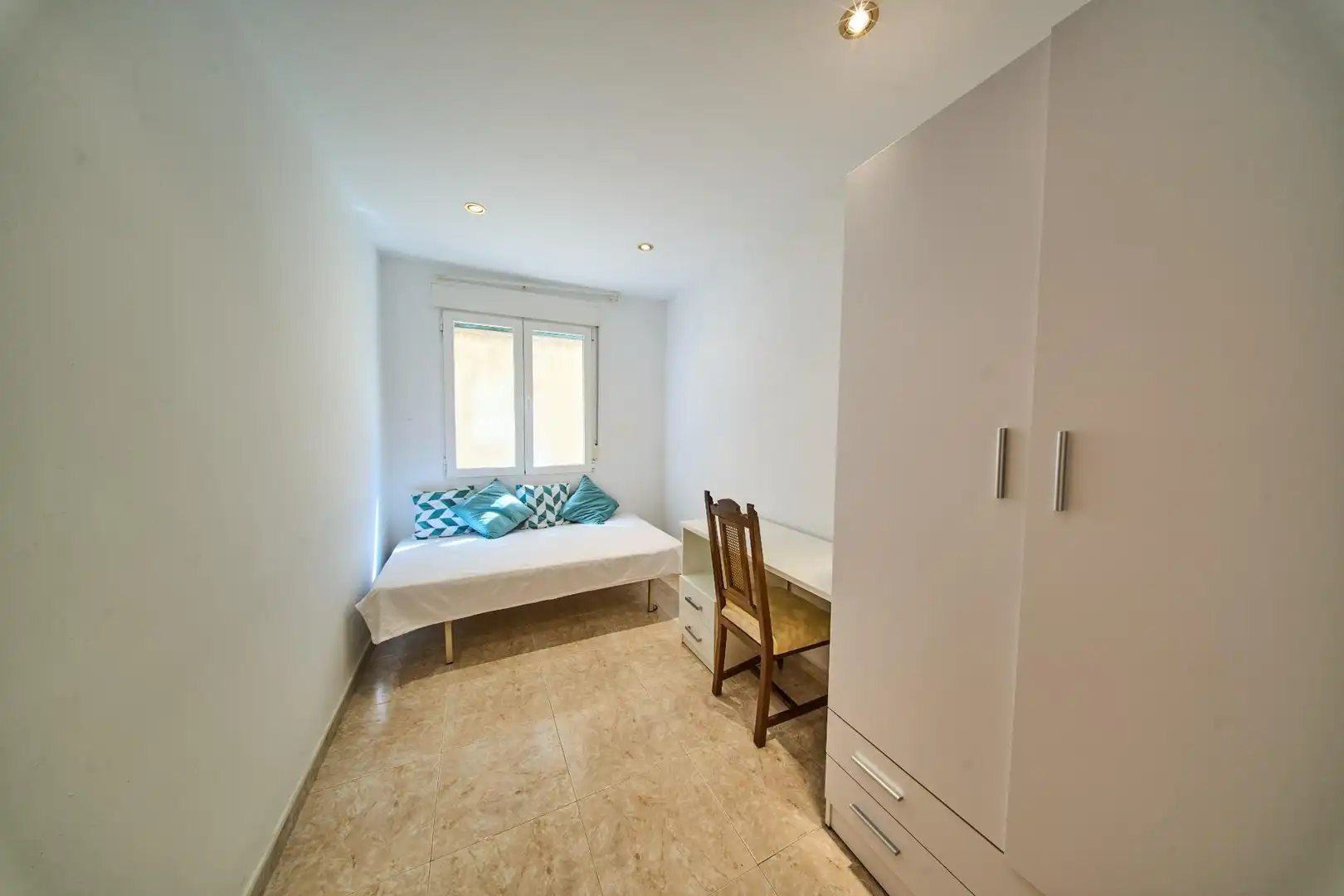 Bedroom of Flat for sale in Granada  with Air Conditioner and Balcony
