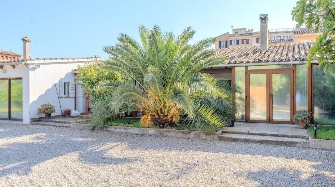 Vista exterior de Casa o xalet en venda en  Palma de Mallorca amb Aire condicionat, Calefacció i Jardí privat