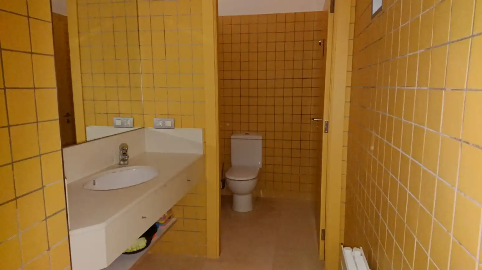 Bathroom of Office for sale in  Logroño  with Heating and Storage room
